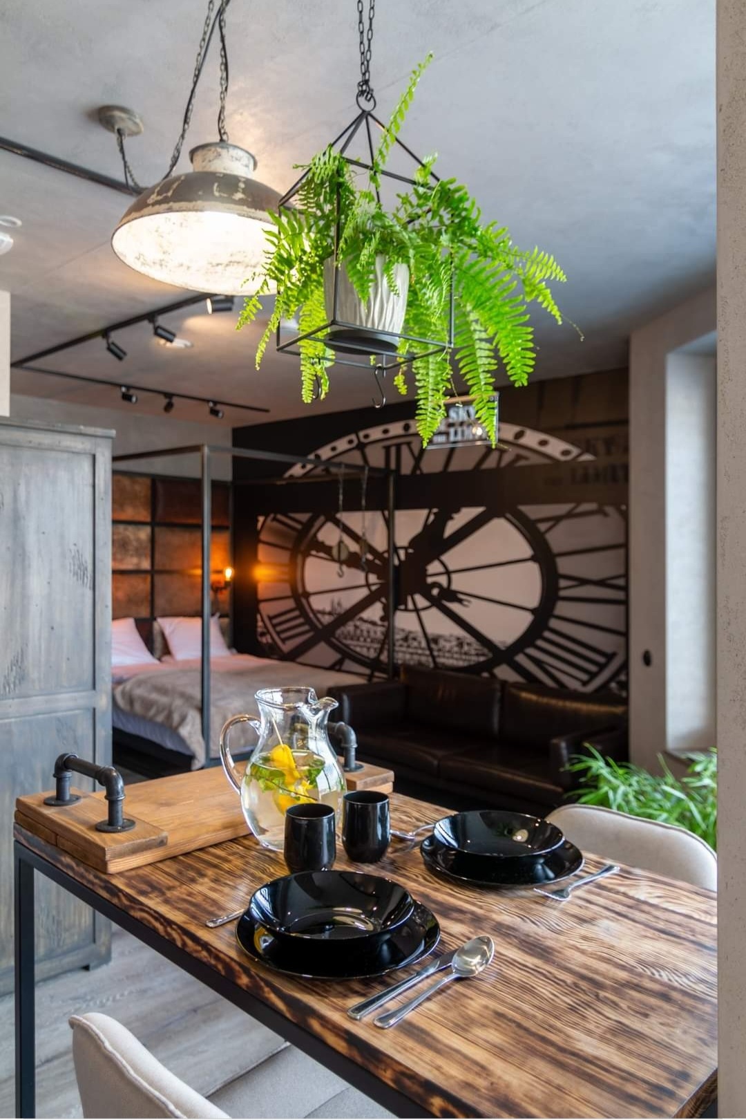 Apartament industrialny w Sky Roof Apartments, Bielsko-Biała – tynk dekoracyjny, Sztuka Struktury