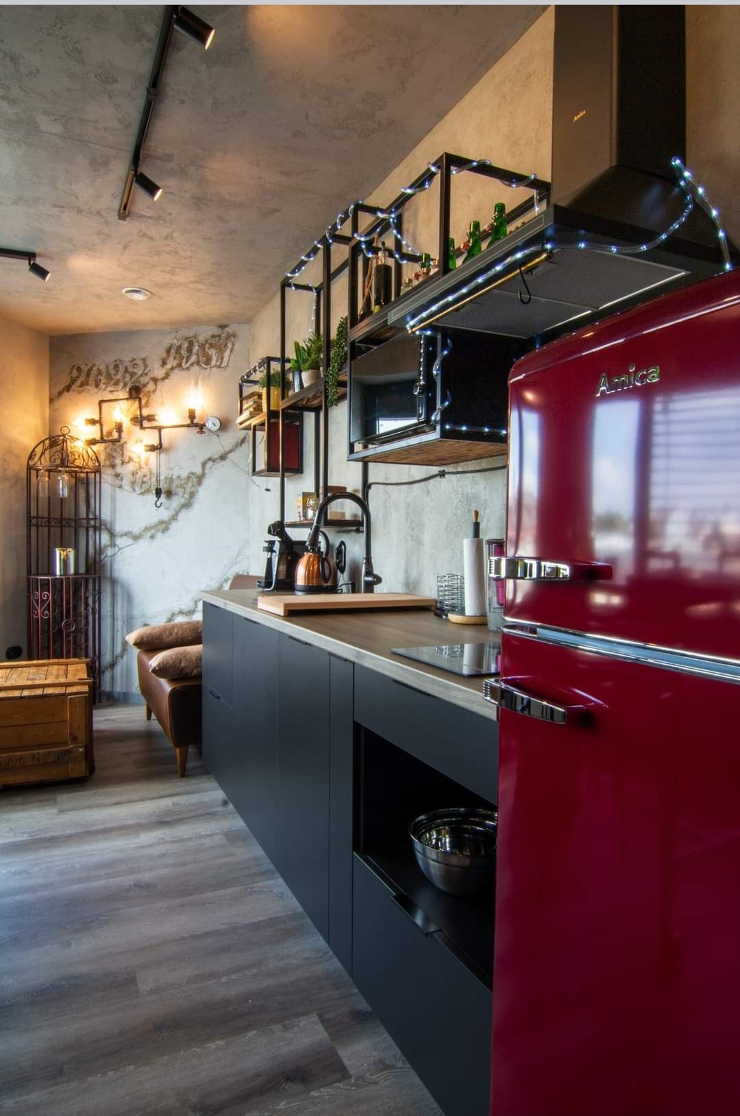 Apartament industrialny w Sky Roof Apartments, Bielsko-Biała – tynk dekoracyjny, Sztuka Struktury