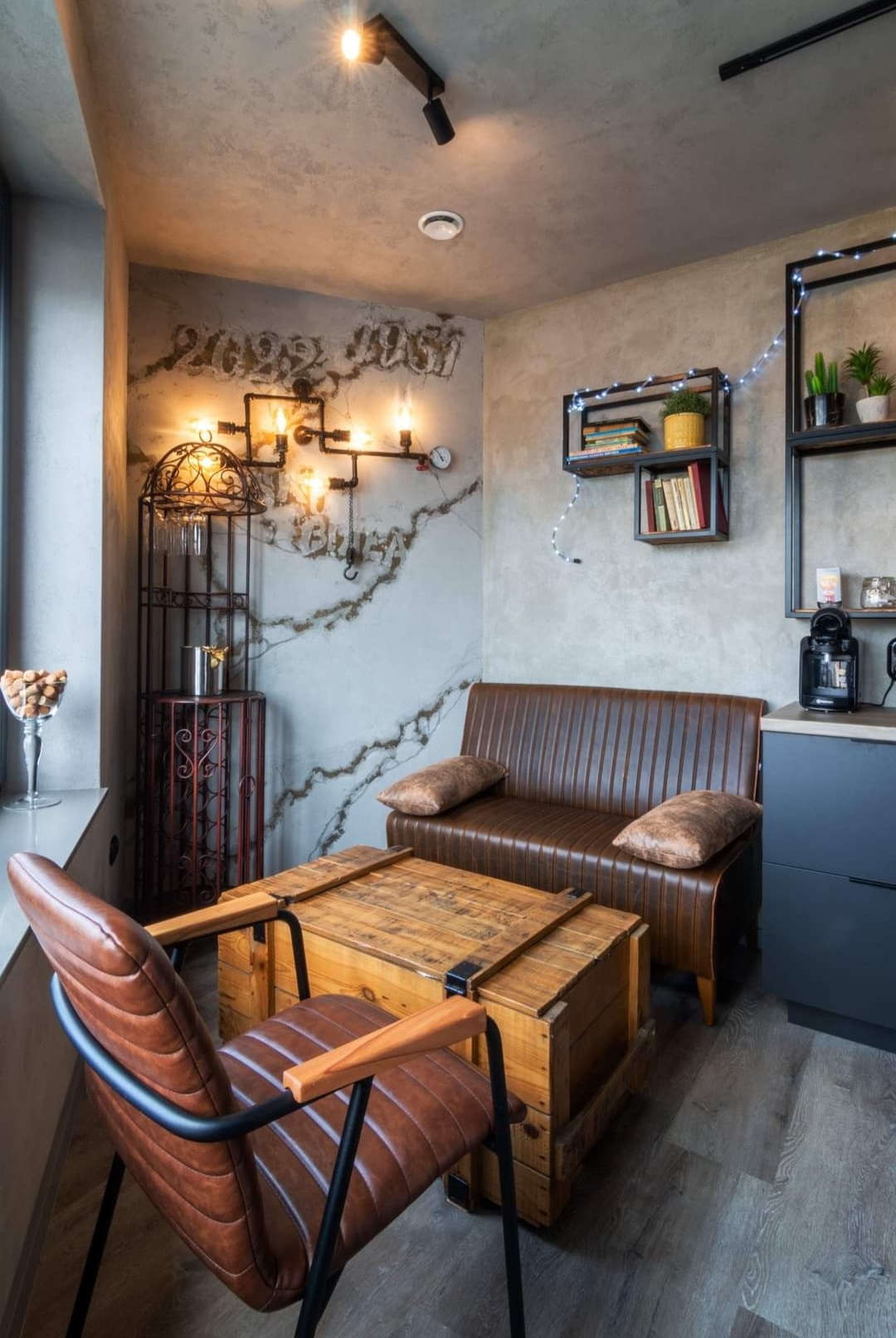 Apartament industrialny w Sky Roof Apartments, Bielsko-Biała – tynk dekoracyjny, Sztuka Struktury