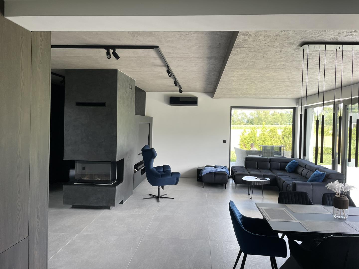 Beton TG od Luxmal na ścianach i sufitach – tynk dekoracyjny, Sztuka Struktury