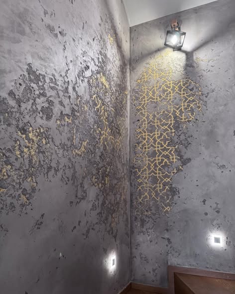 Beton architektoniczny ze zlotym motywem przewodnim – zdjecie 1