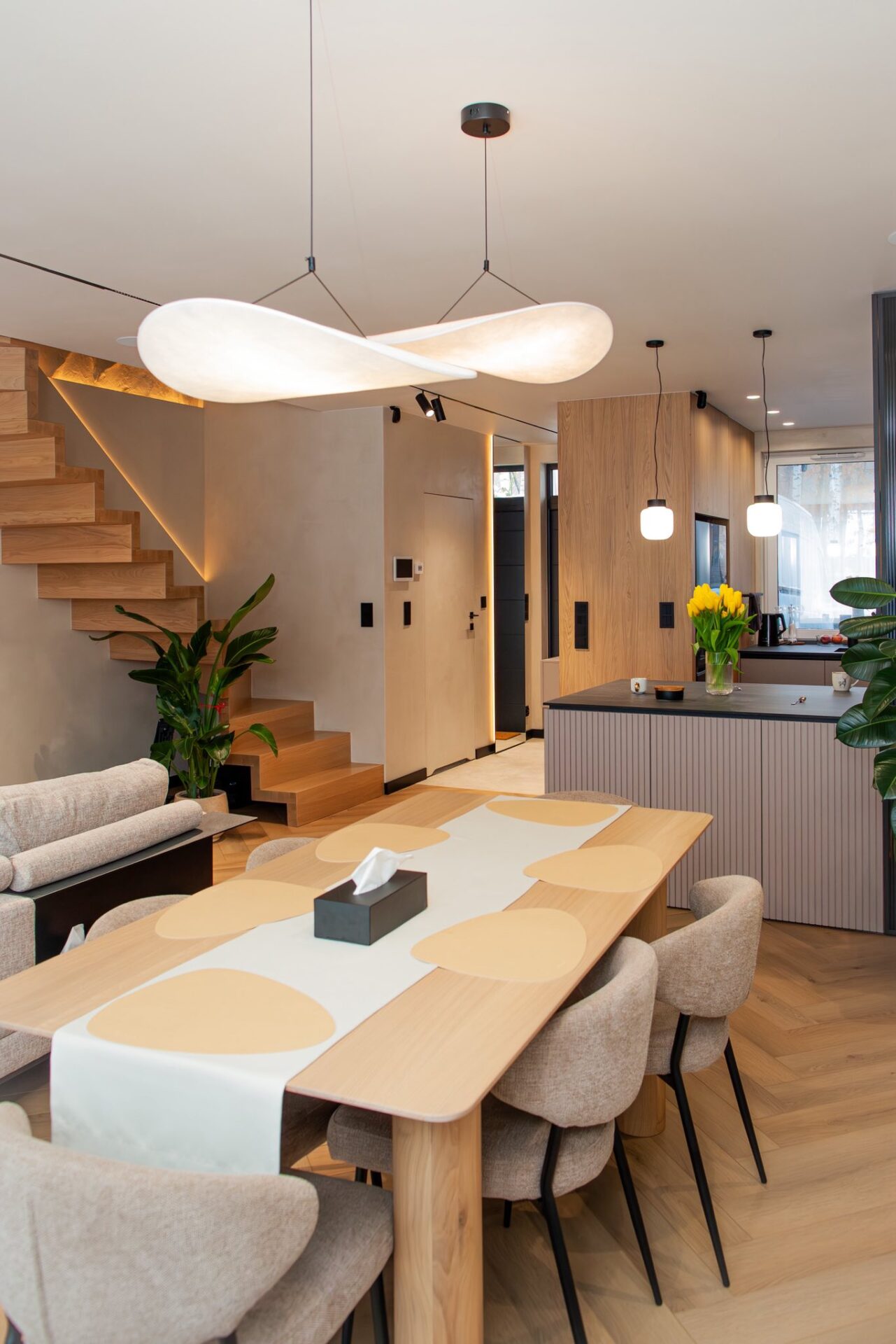 Dwupoziomowy apartament na Orlim Wzgórzu – tynk dekoracyjny, Sztuka Struktury