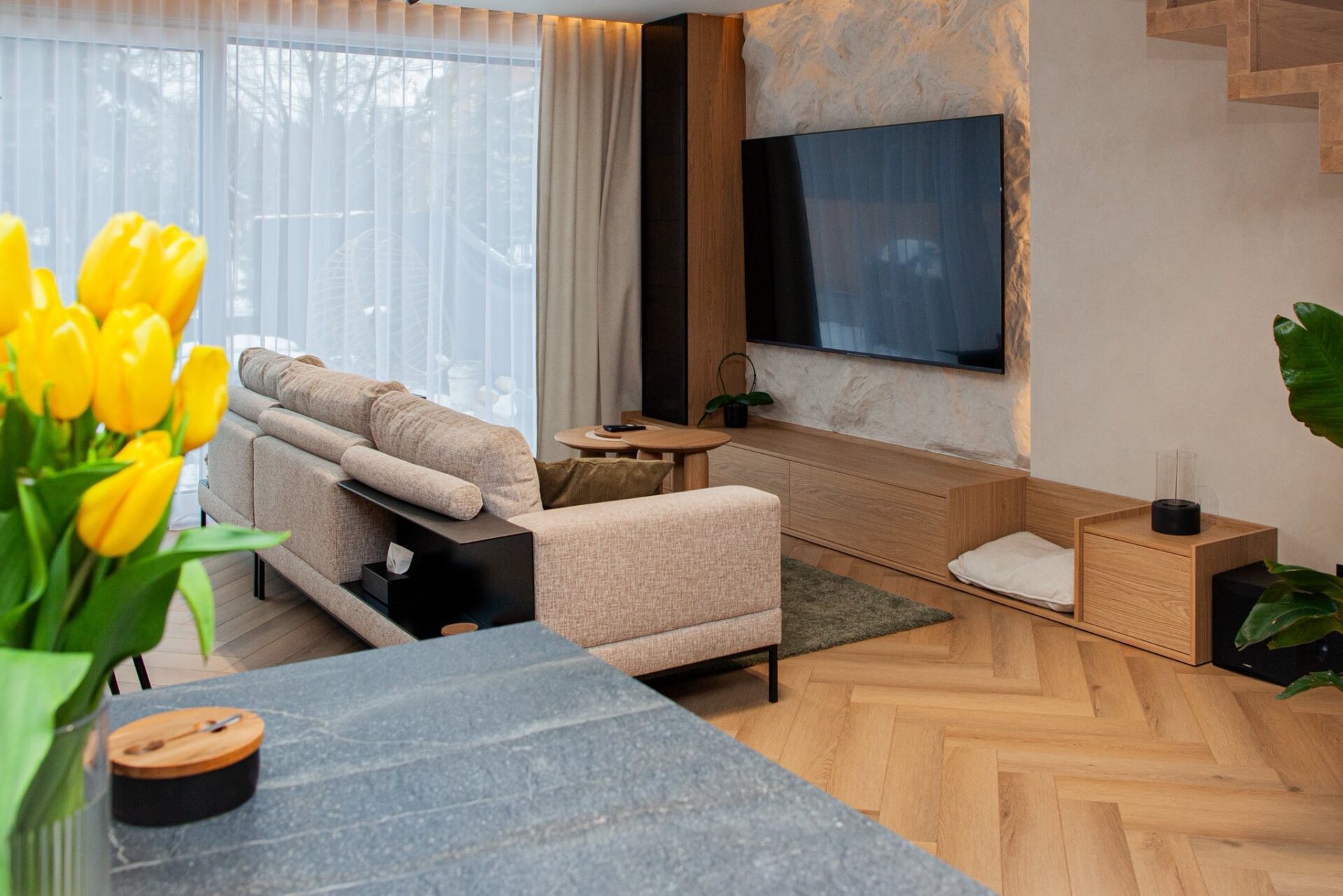 Dwupoziomowy apartament na Orlim Wzgórzu – tynk dekoracyjny, Sztuka Struktury