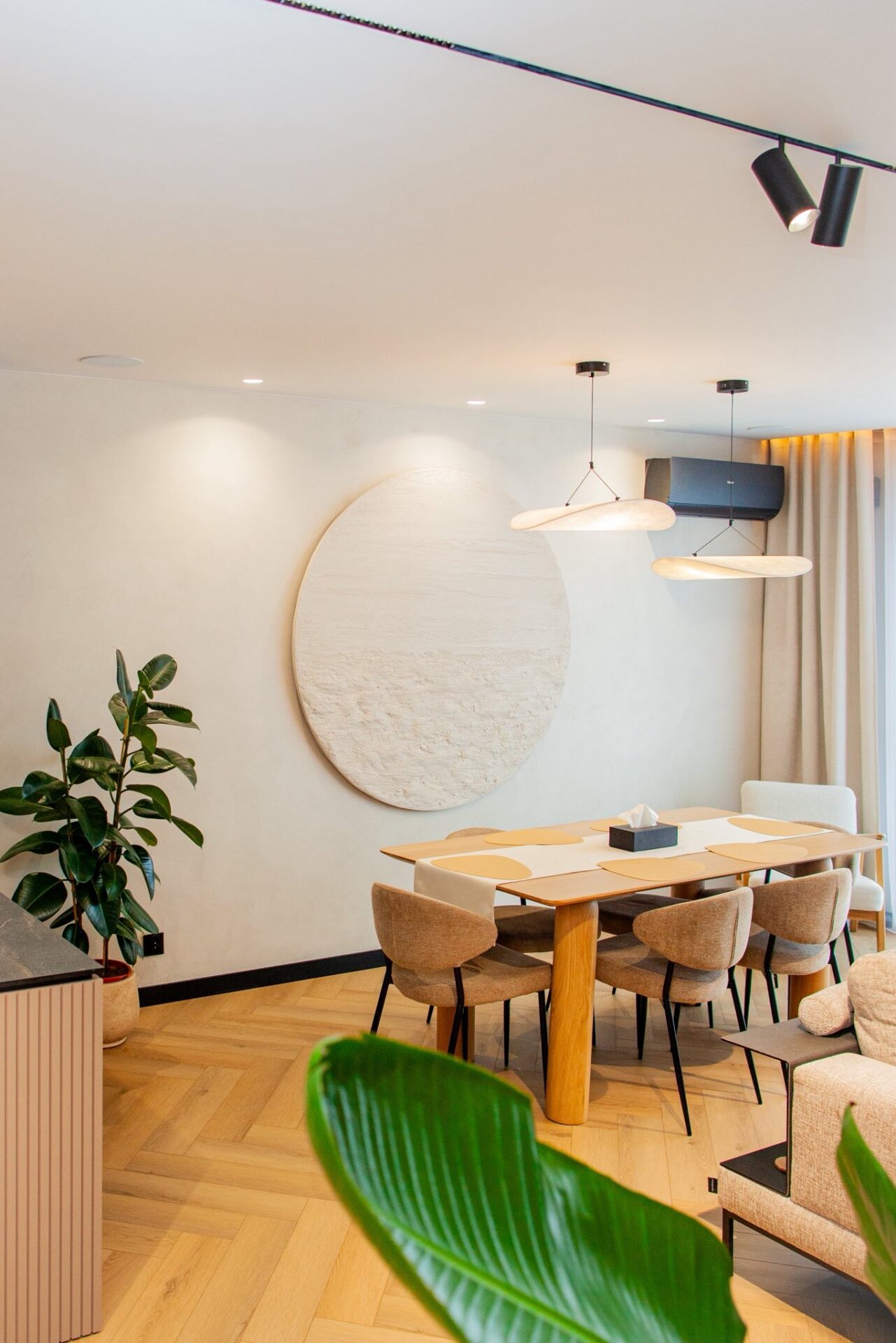 Dwupoziomowy apartament na Orlim Wzgórzu – tynk dekoracyjny, Sztuka Struktury
